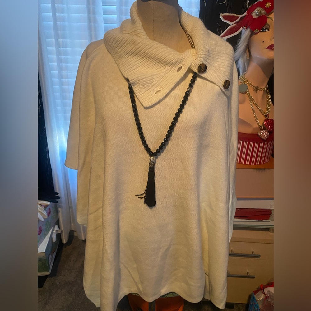 New ivory poncho new.  Ann Taylor so easy to wear.  One size ❤️❤️❤️